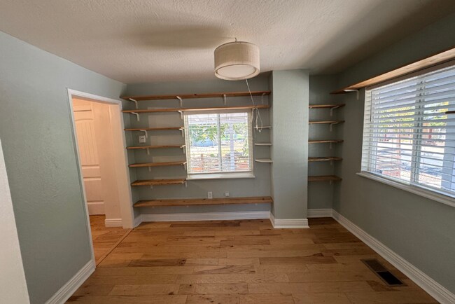 Foto del edificio - Spacious Colonial Heights Bungalow