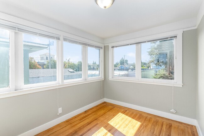 Building Photo - 1205 Chestnut St