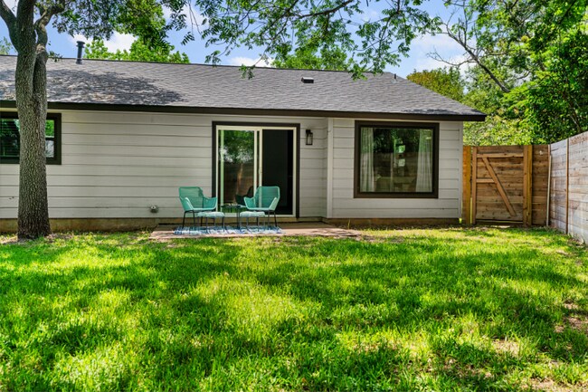 Building Photo - 2102 Falcon Hill Dr