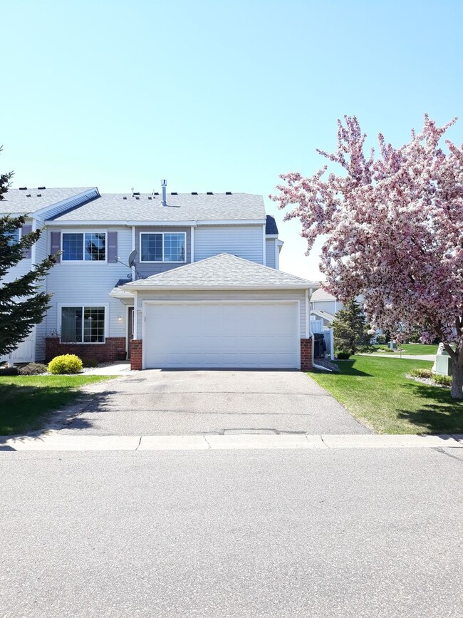 Building Photo - 2Bed/1.5Bath Townhome- Apple Valley- Available June 1