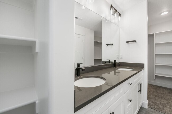 Building Photo - Pet Friendly! End Unit 3-Bedroom Home