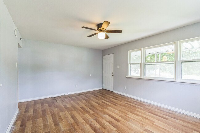 Foto del edificio - LIMITED TIME**NO APPLICATION FEE**1/2 OFF DEPOSIT**