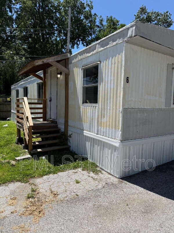 Building Photo - 747 Cunningham Ave