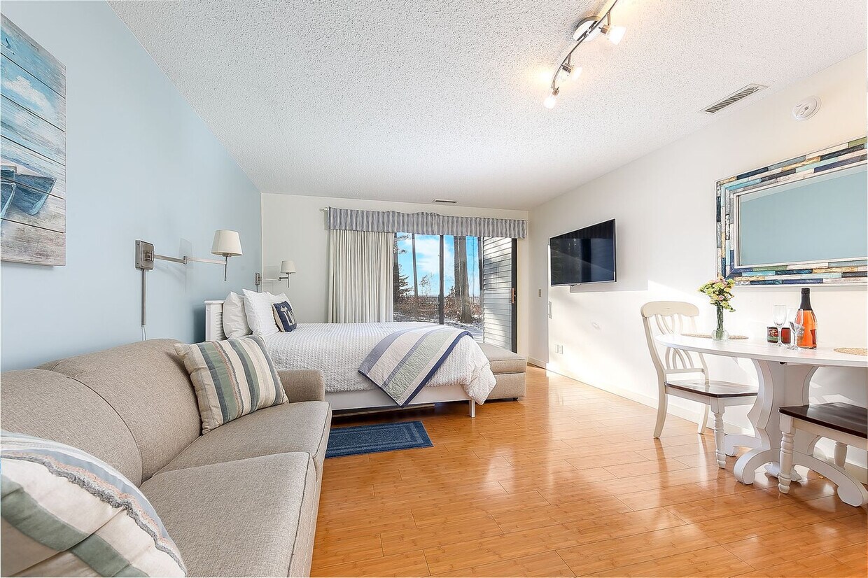 Foto principal - 5679 Creeks Crossing