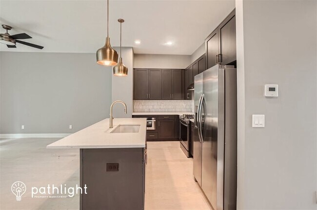 Foto del edificio - 865 Cavanaugh Avenue SE