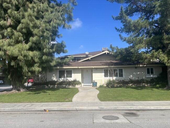 Foto del edificio - 5908 Stockdale Hwy