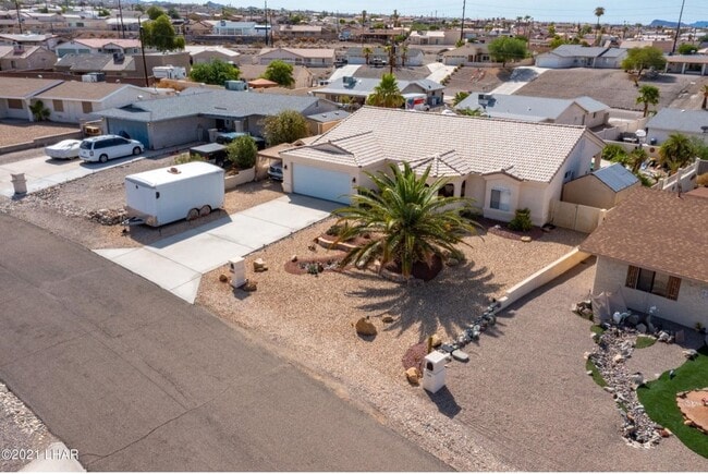 Building Photo - * Occupied* Unfurnished Long Term Pool Hom...