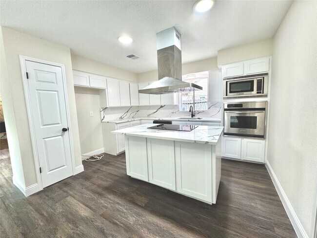 Foto del edificio - 14307 Piping Rock Ln