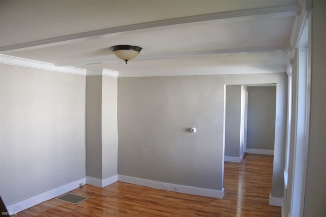 Building Photo - 82 Main St