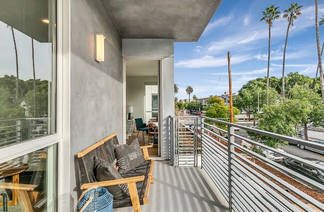 Foto del edificio - 5801 Camerford Ave. Los Angeles, CA 90038