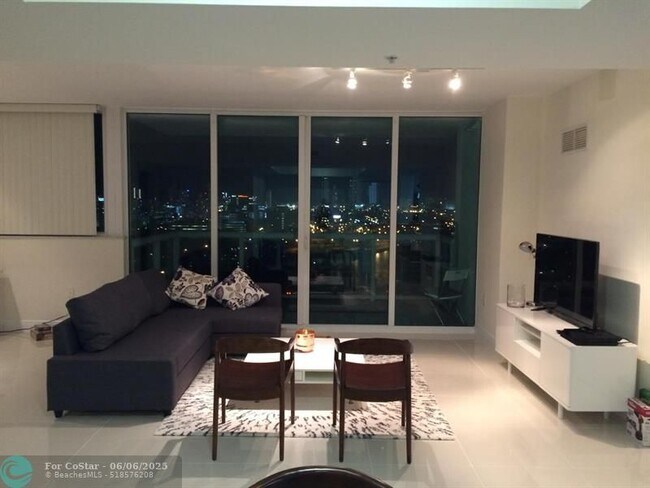Foto del edificio - 1861 NW S River Dr