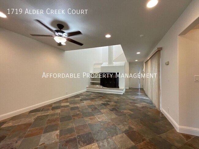 Foto del edificio - 1719 Alder Creek Ct