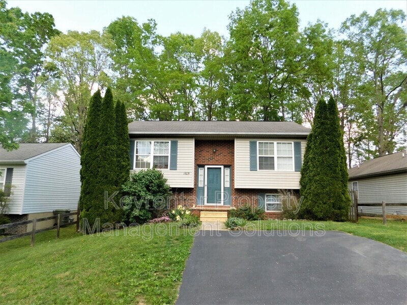 Primary Photo - 1605 4th St