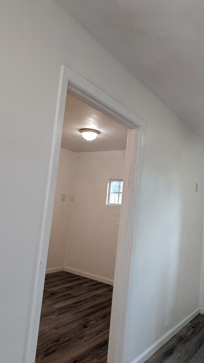 Foto del edificio - 7461 Rollingwood Blvd