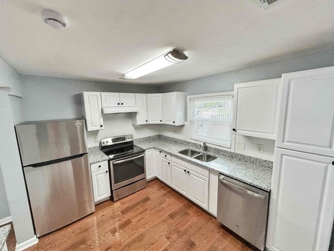 Building Photo - Spacious 2 BR/2.5 BA Townhome in Marietta ...