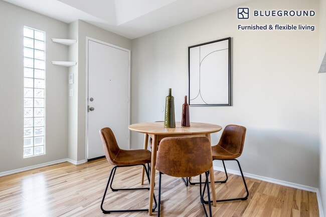 Building Photo - 1423 N Curson Ave