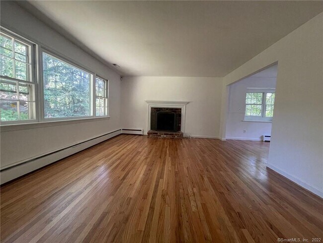 Building Photo - 8 Heathwood Ln