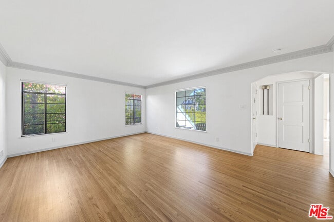 Building Photo - 1031 S Tremaine Ave