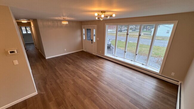 Building Photo - 20 Poplar Pl