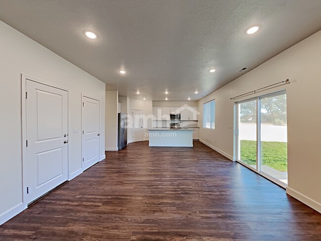 Foto del edificio - 1273 E White St