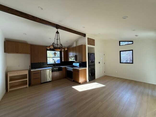 Foto del edificio - 2115 Hyperion Ave