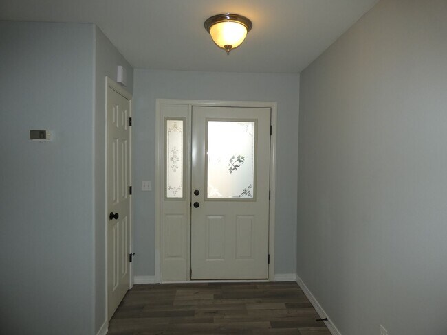 Foto del edificio - Spacious 3-Bedroom Home - Pace