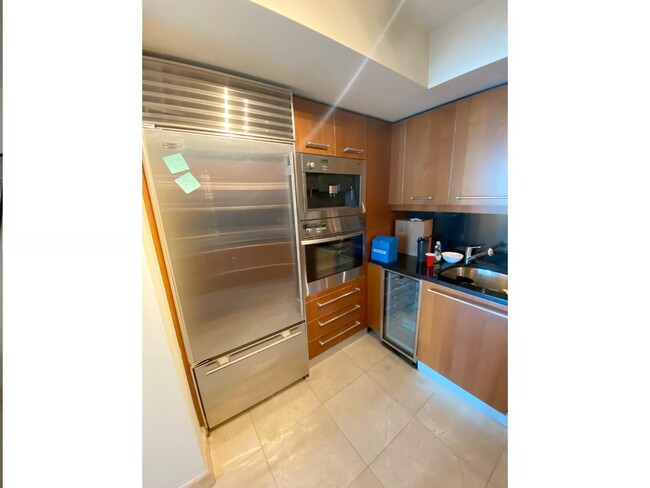Building Photo - 1331 Brickell Bay Dr