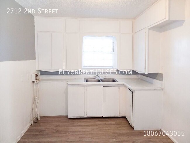 Building Photo - RENT is $850 + Pay $0 deposit at Move-In