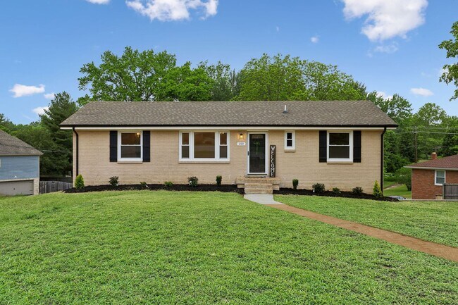 Building Photo - Sango Beauty With Finished Basement!