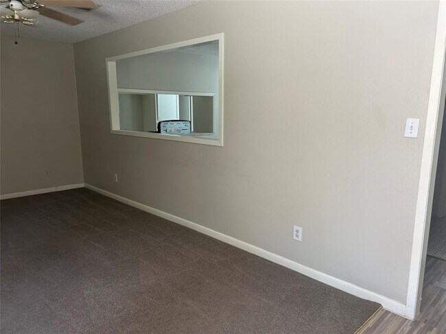 Building Photo - 206 Sunnyview Ave