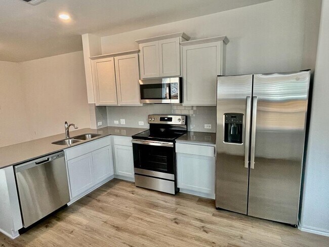 Foto del edificio - 437 Perfect World Lp