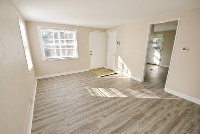 Foto del edificio - Remodeled, 2 bedroom South Bend IN home