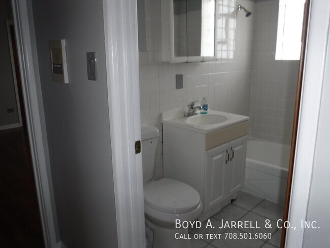 Foto del edificio - 8700 S Merrill Ave