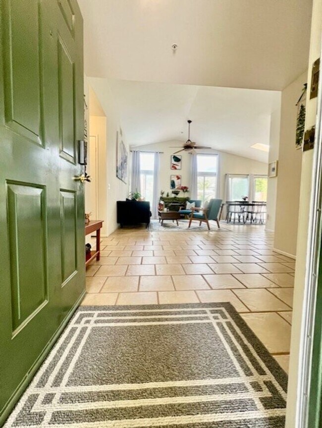 Foto del edificio - AVAILABLE NOW! Beautiful 3 BED / 2 BATH PO...