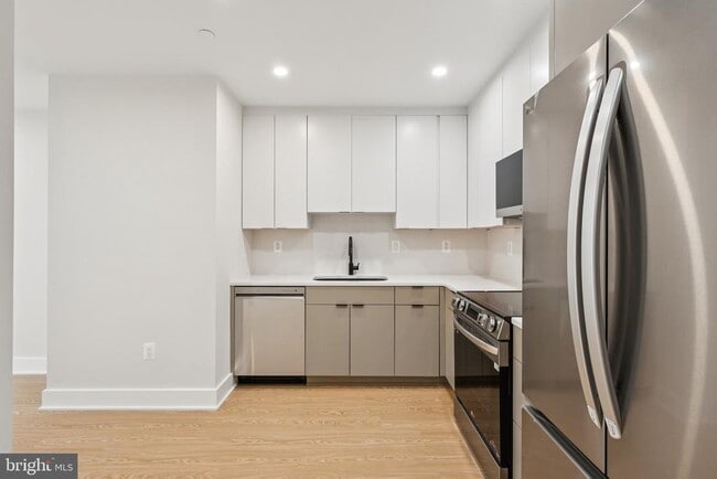 Building Photo - 2134 Wisconsin Ave NW