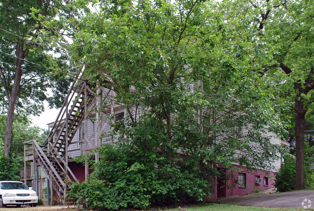 Building Photo - 220 Cox Ave