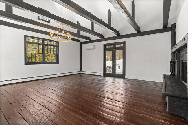 Foto del edificio - 11 Partrick Ln