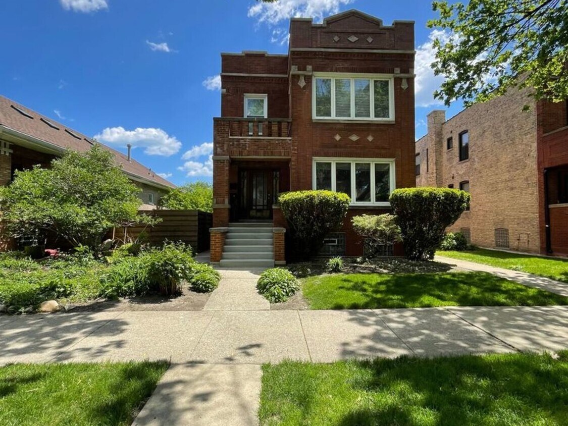 Primary Photo - 3403 N Hamlin Ave