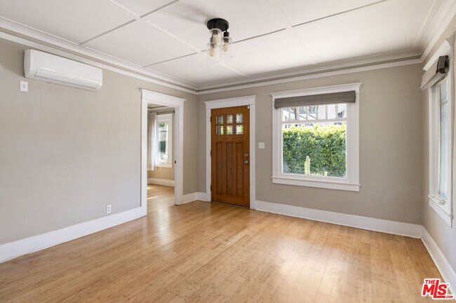 Foto del edificio - 1327 Portia St