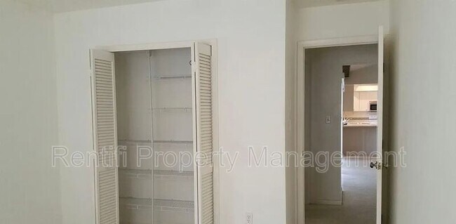 Foto del edificio - 5004 SW 10th Ave
