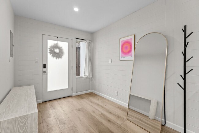 Foto del edificio - 2708-2710 2nd Street