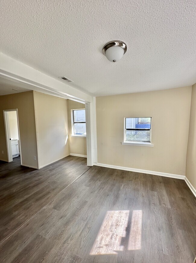 Building Photo - 1606 49th St Ensley