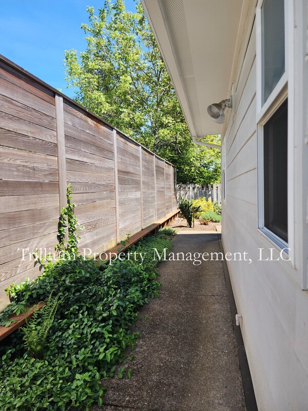 Photo - 5210 SE 48th Av House