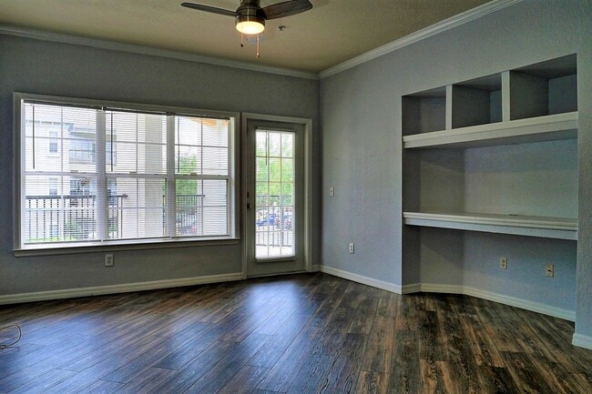Photo - Second floor, 2/2 updated unit, available now! House