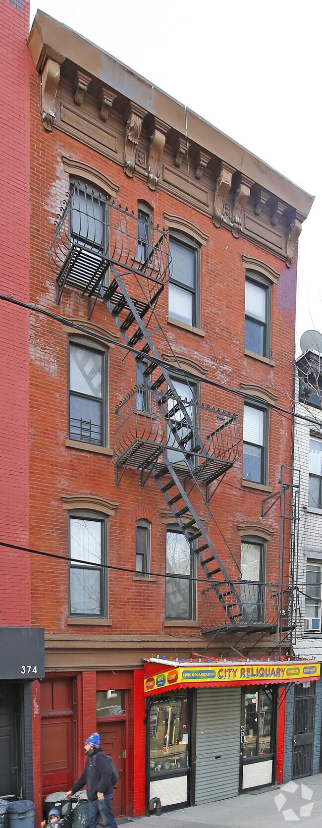 Foto del edificio - 370 Metropolitan Ave