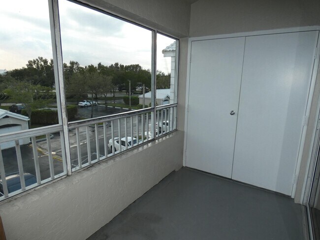 Foto del edificio - 2851 N Oakland Forest Dr