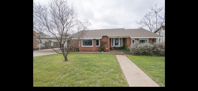 Building Photo - 1005 W Cuthbert Ave