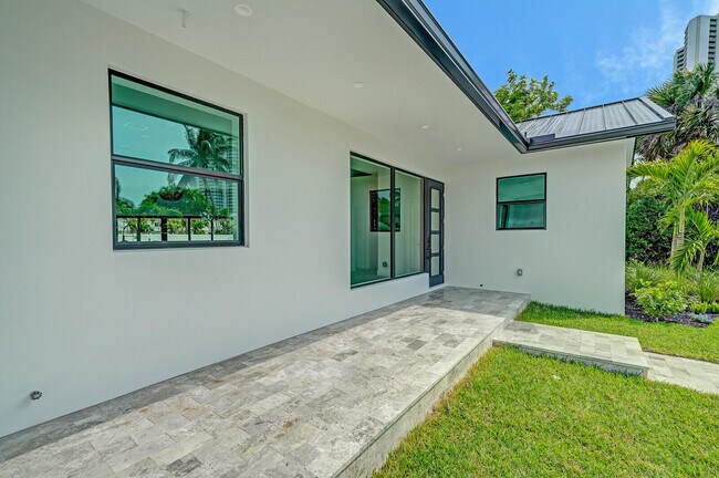 Foto del edificio - 1248 N Harbor Dr