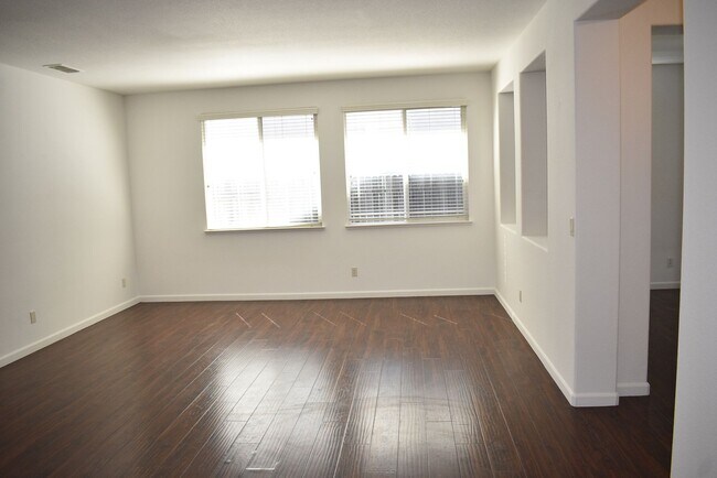 Foto del edificio - 2360 Lockton Dr