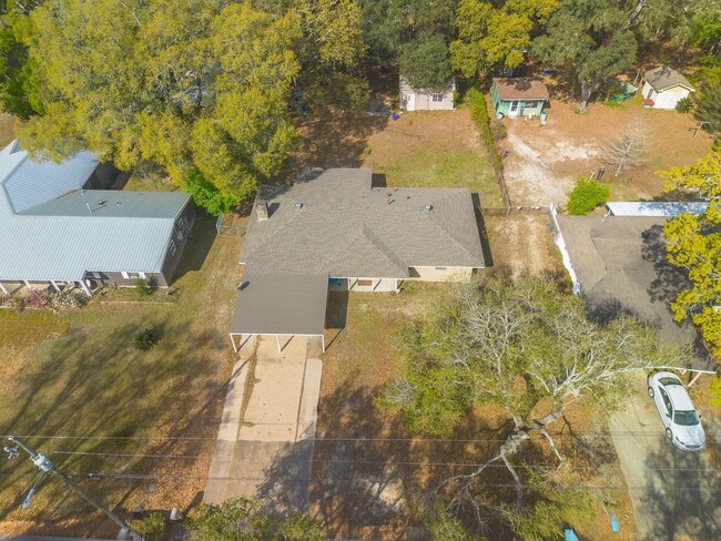 Photo - 911 Brown St House